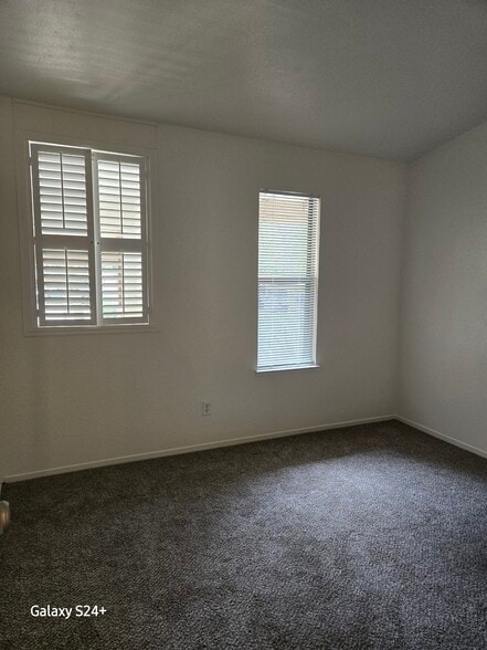 Building Photo - 13055 Lincoln Way
