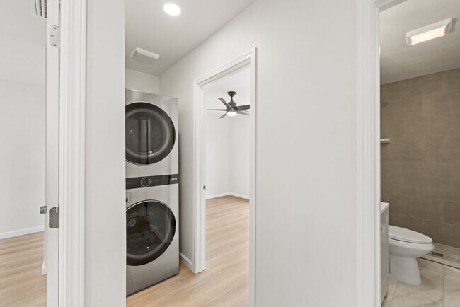 Building Photo - 5162-5166 Ewing St.