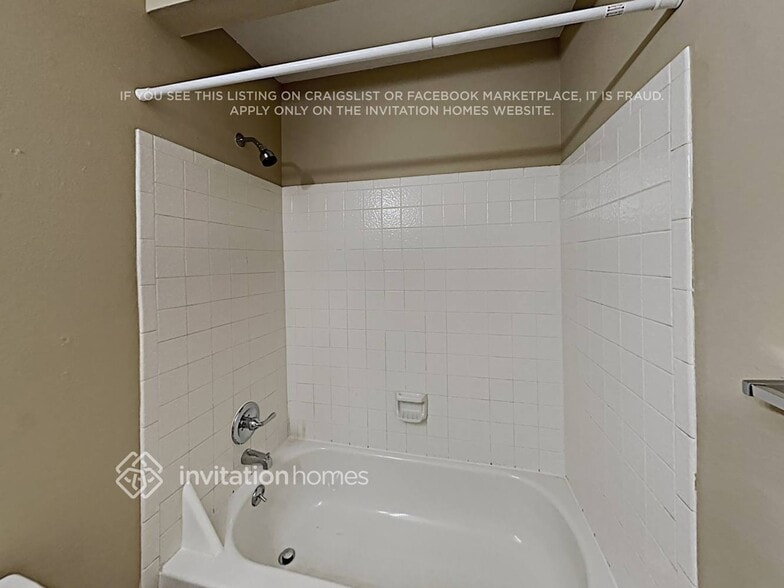 Building Photo - 18821 E Oregon Dr