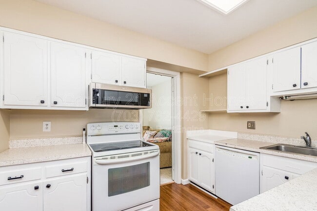 Building Photo - 14447 Cool Oak Ln