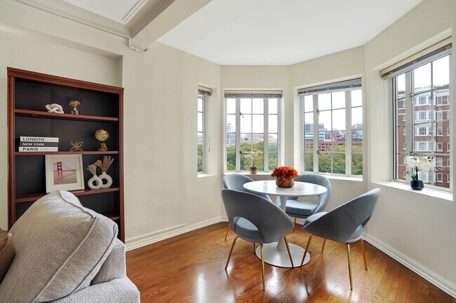 Building Photo - 20 Chapel St