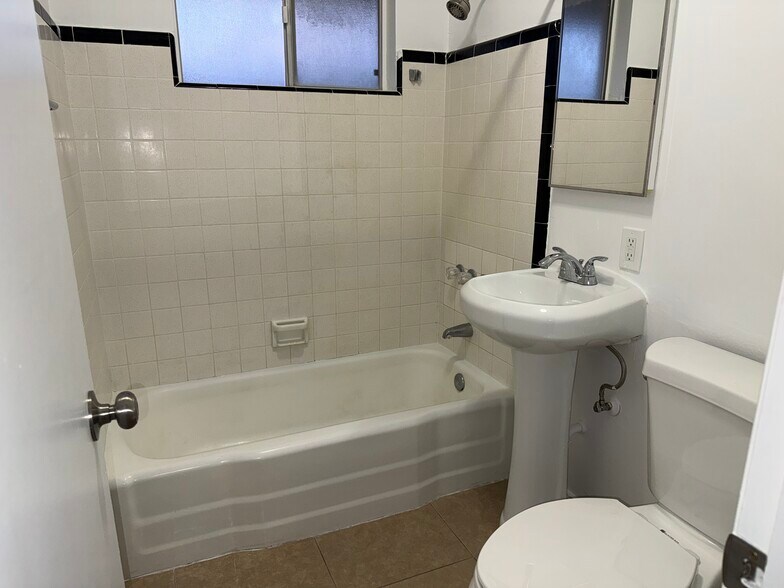 Building Photo - 7130 N 54th Ave