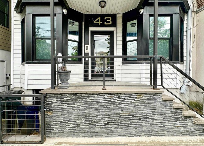 Building Photo - 43 Thorne St