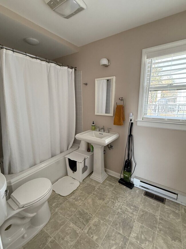 Building Photo - Fantastic Home Near Three Chopt and Patterson Available in January