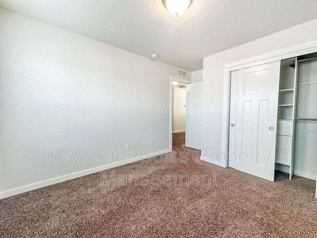 Building Photo - 4661 N Alester Ave