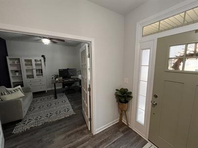 Building Photo - Beautiful 4-Bedroom Home with Office, Bonu...