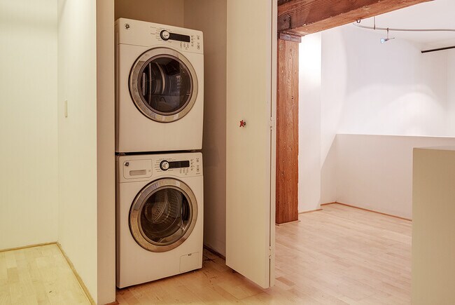 Building Photo - 461 2nd St