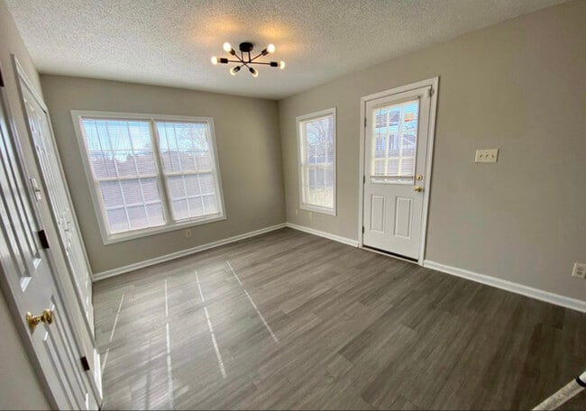 Building Photo - 4609 Honeysuckle Ln