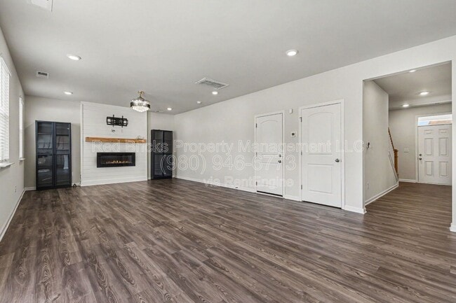 Building Photo - 6018 Weddington Pointe Dr
