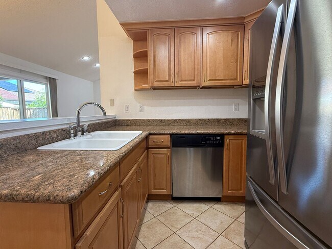 Building Photo - Cozy 3 Bedroom 2 Bath home located conveniently in San Jose