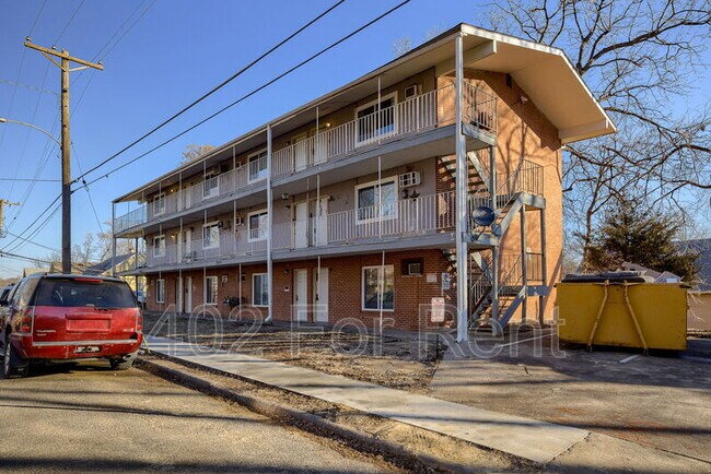 Building Photo - 1015 N 47th Ave