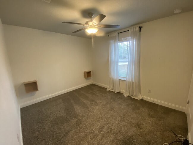 Building Photo - 6841 Nelson St