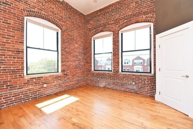 Building Photo - 281 Essex St