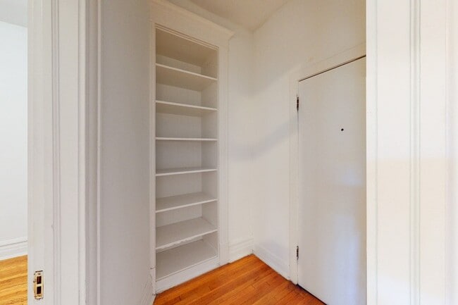 Floorplan - 5405-5407 S. Woodlawn Avenue