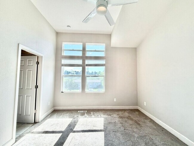 Building Photo - 16012 W 9th Pl