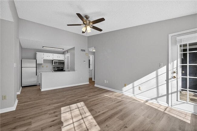 Building Photo - 423 Granville Ct