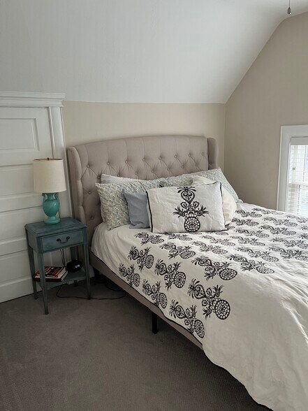 Building Photo - 2555 Emerson Ave S