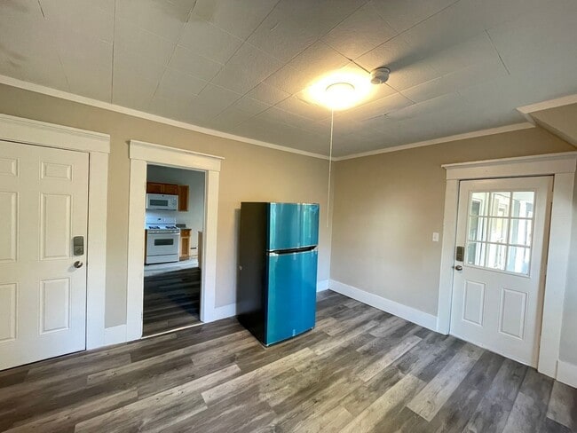 Building Photo - 325 Amherst St