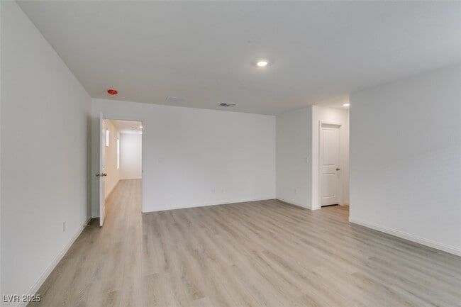 Building Photo - 9133 Vesey Ave