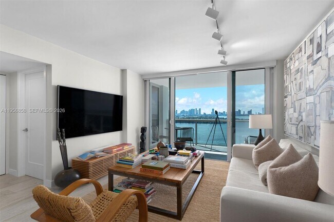 Building Photo - 1900 Sunset Harbour Dr