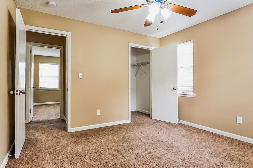 Building Photo - 3117 Parkwood Rd