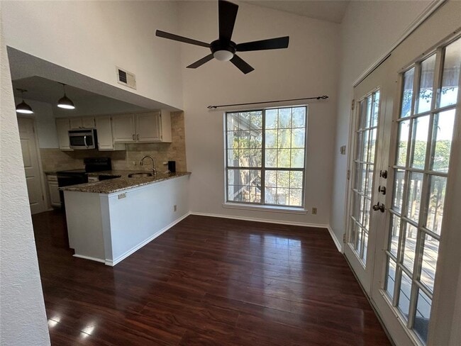 Building Photo - 3809 Spicewood Springs Rd