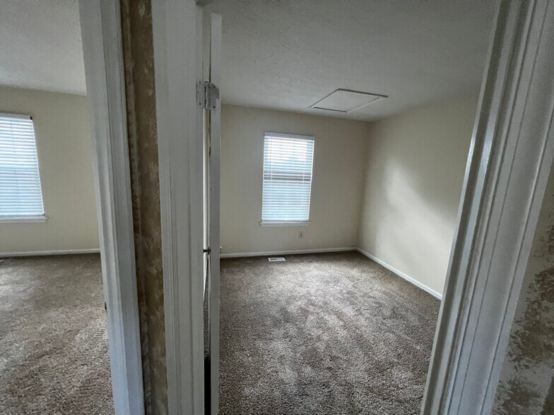 Building Photo - 343 Lee's Ml Dr