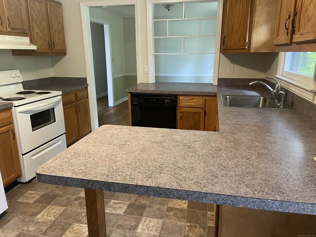 Building Photo - 85 Valley Rd