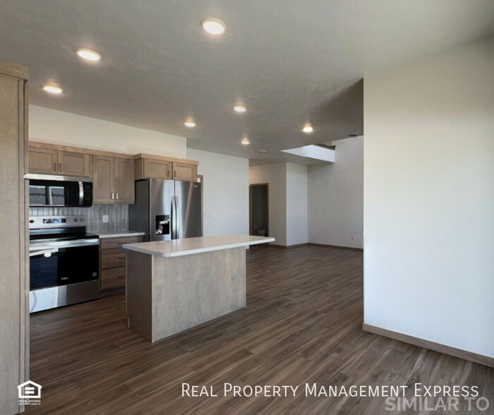 Building Photo - Awesome Layout with Yard Maintenance Inclu...