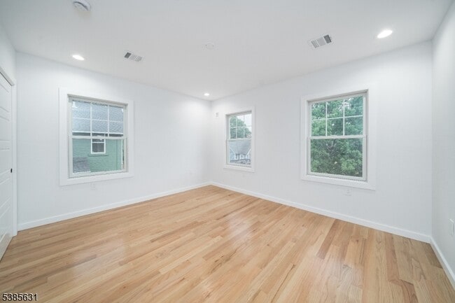 Building Photo - 105 N Fullerton Ave