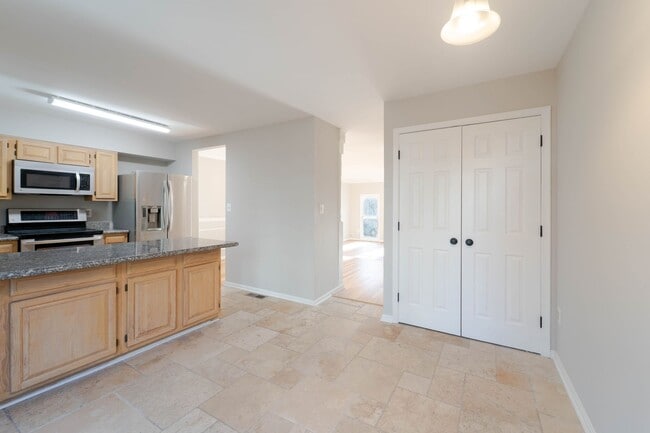 Building Photo - 1553 Templeton Pl