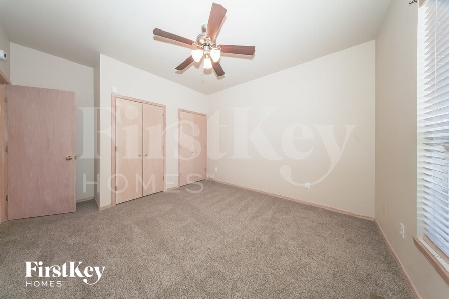 Building Photo - 1216 Pine Valley