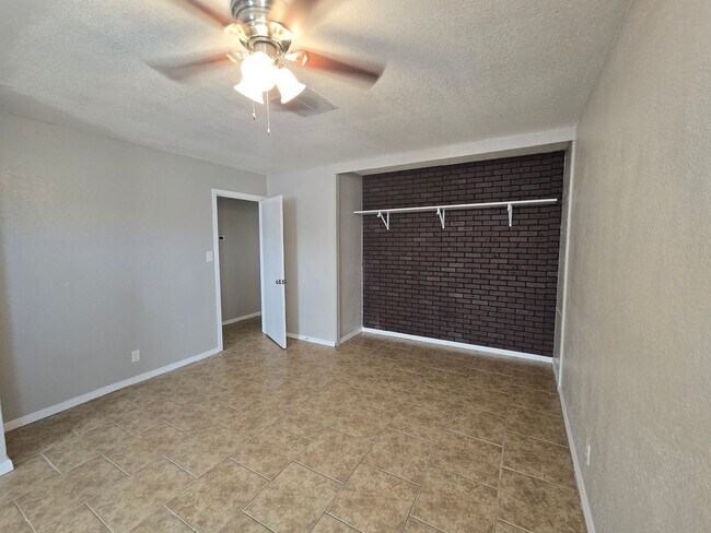Building Photo - Newly Remodeled 3 Bedroom 1 Bathroom Home!...
