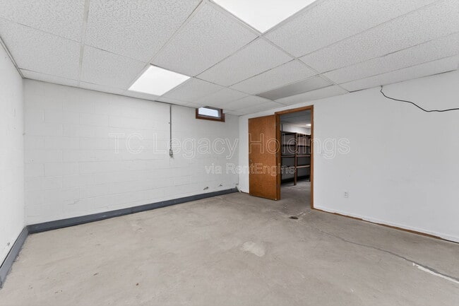 Building Photo - 2311 Henderson Ave