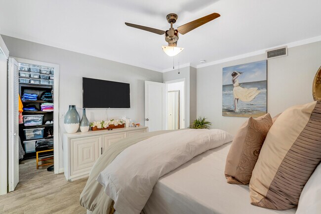 Building Photo - 5505 N Ocean Blvd