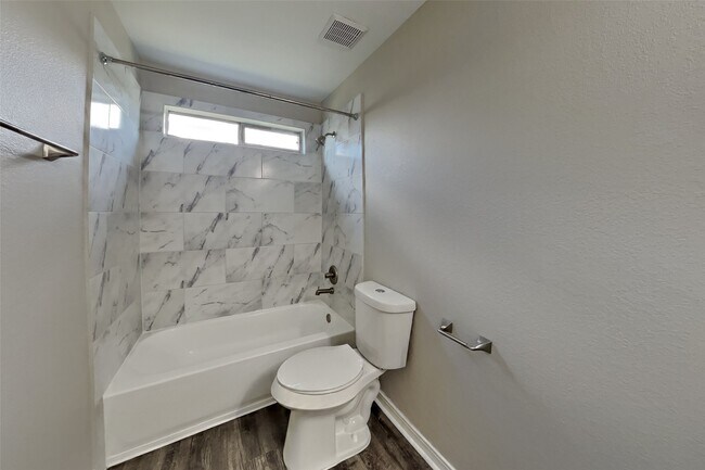 Building Photo - 2902 Crestbrook Bend Ln
