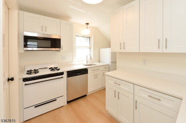 Building Photo - 244 Van Winkle Ave