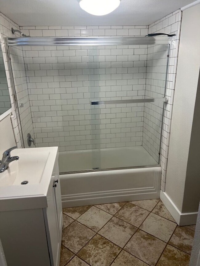 Building Photo - Glenn