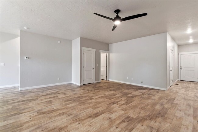 Building Photo - ? MOVE IN SPECIAL! ? $99.00 1st month rent...