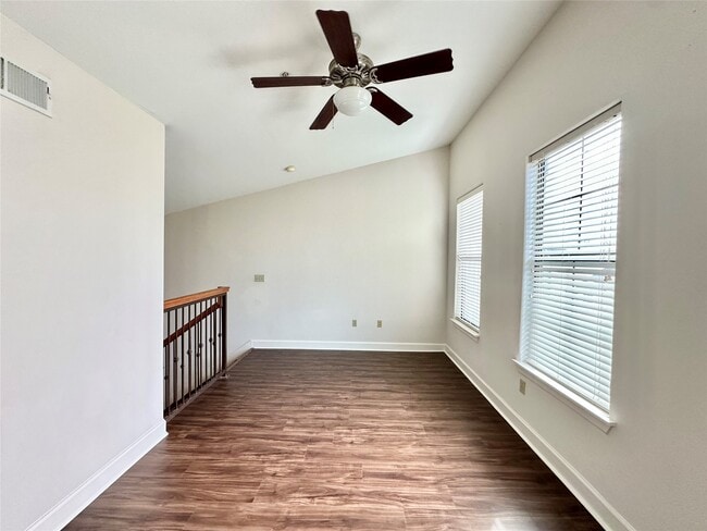 Building Photo - 1602 Elgin St