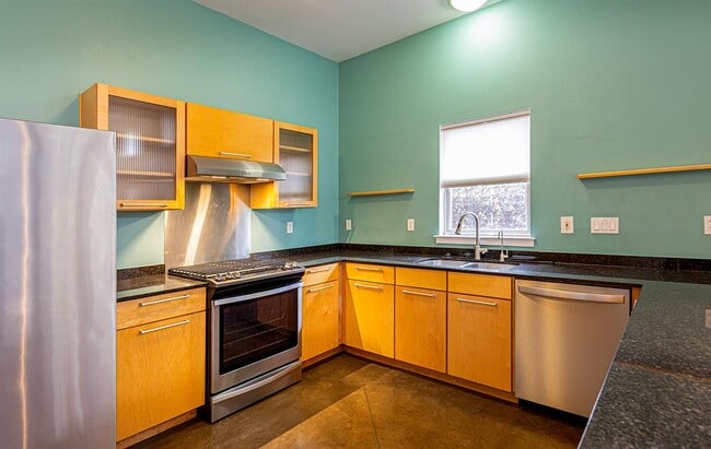 Building Photo - 3803 Byron Dr