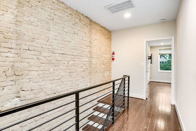 Building Photo - 620 Farragut St NW