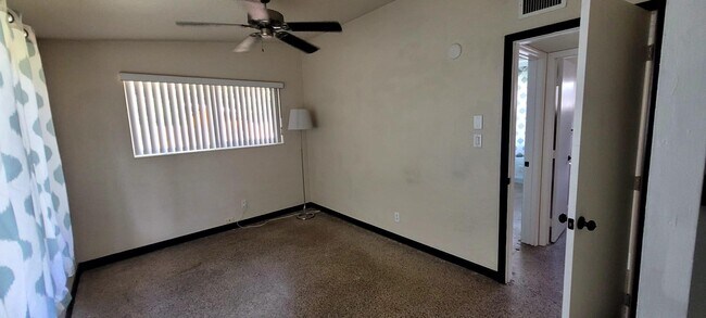 Building Photo - 4330 SW 10th St