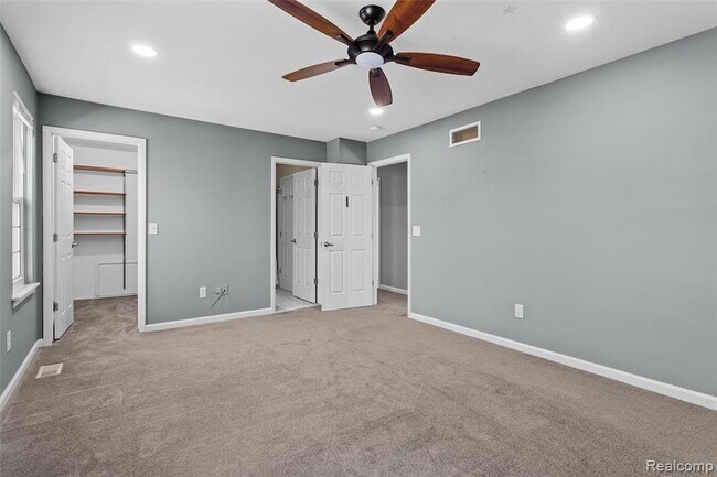 Building Photo - 2244 N Fairview Ln