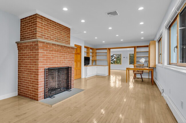 Building Photo - 150 West Ln