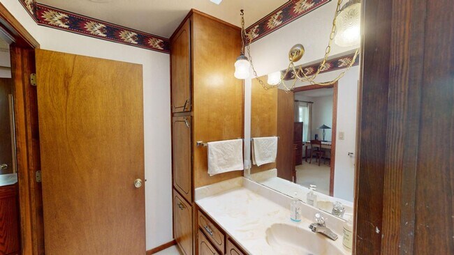 Building Photo - Fully Furnished 3 Bedroom Rental