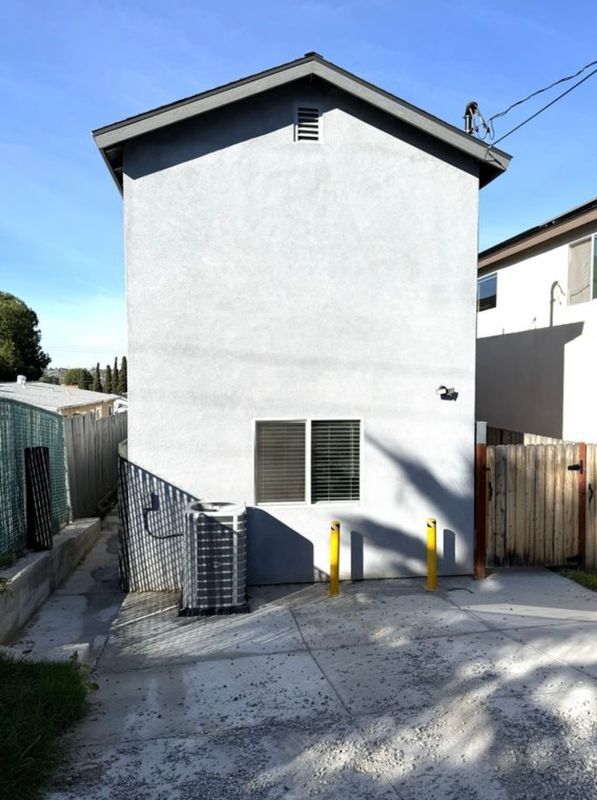 Building Photo - 905 Concepcion Ave