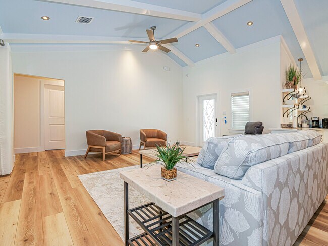 Building Photo - 9340 Frangipani Dr