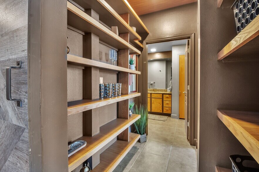 Building Photo - 808 3rd Ave W