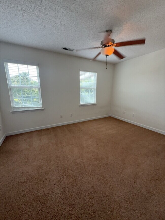 Building Photo - 207 Lanieve Ct